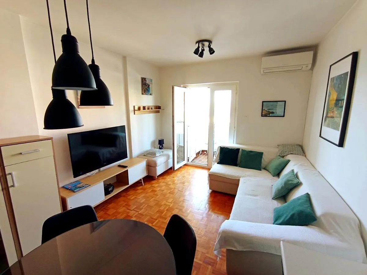 Small Cosy Apartment In Novi Vinodolski contacts
